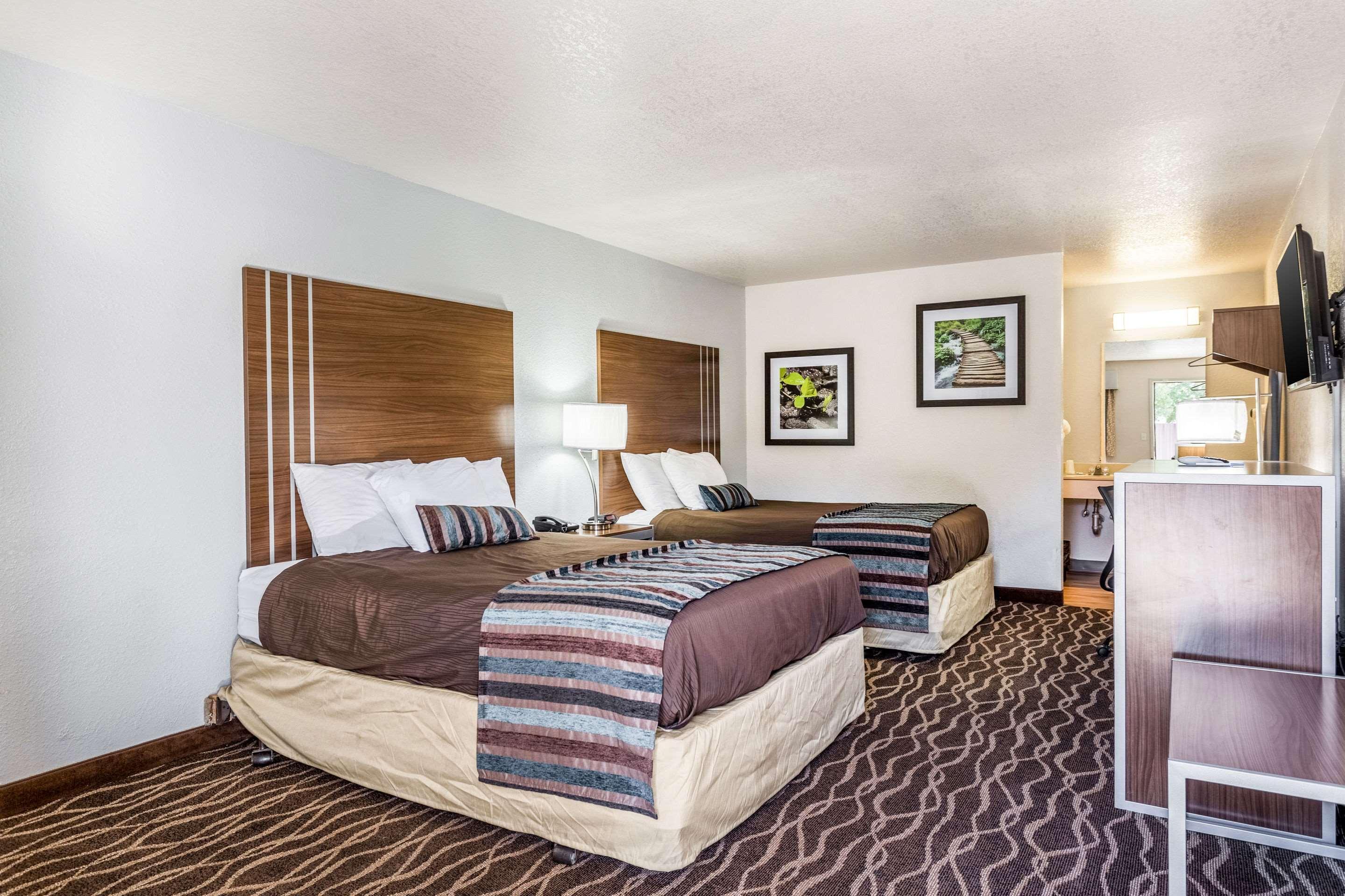 Rodeway Caverns Area Inn 2*